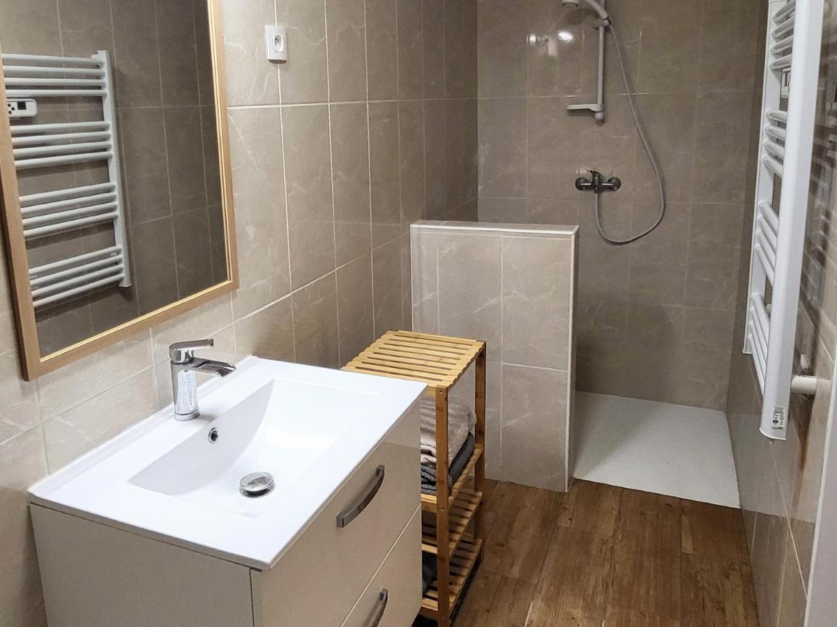 Appartement 1 Chambre, Cuisine, Coin Salon, Salle De Bain Saint-Claude Buitenkant foto